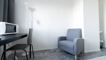 Single Room, Shared Bathroom | Desk, iron/ironing board, free WiFi