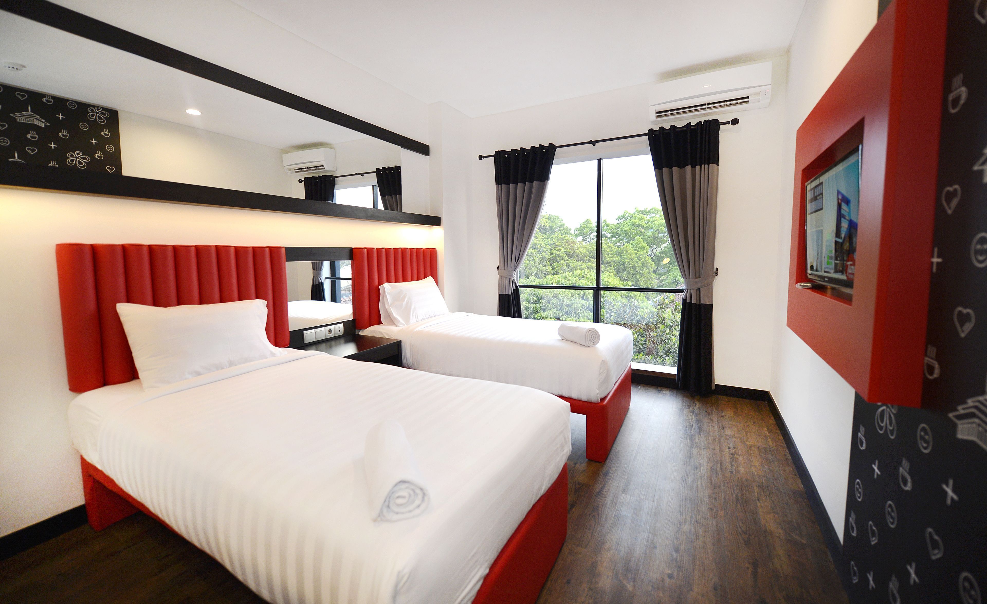 In-room safe, desk, laptop workspace, free WiFi