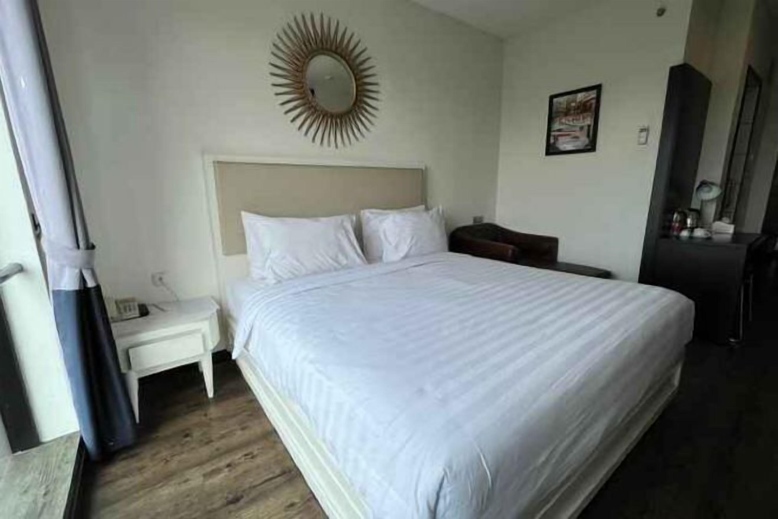 In-room safe, desk, laptop workspace, free WiFi