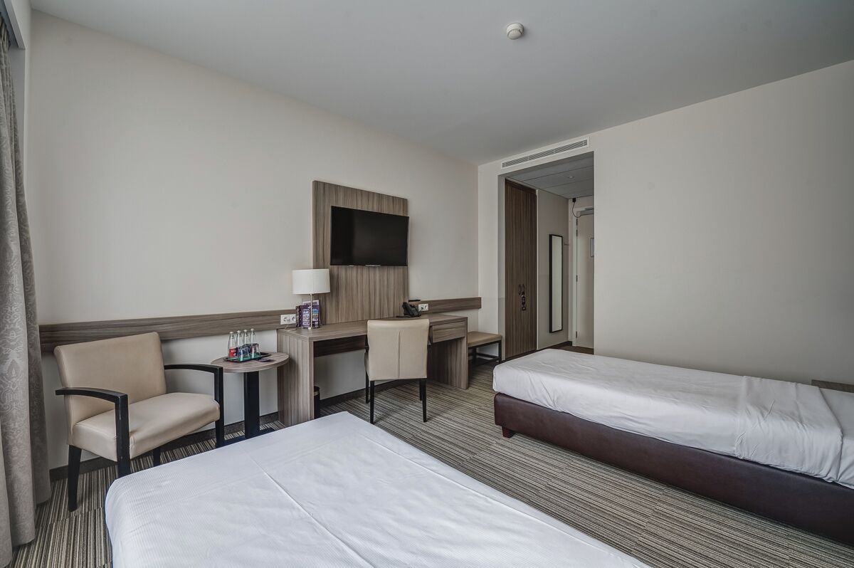 1 bedroom, desk, soundproofing, free wifi