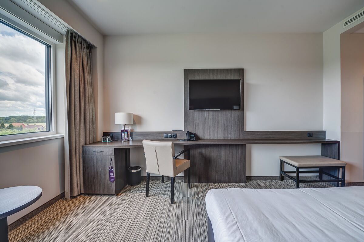 1 bedroom, desk, soundproofing, free wifi