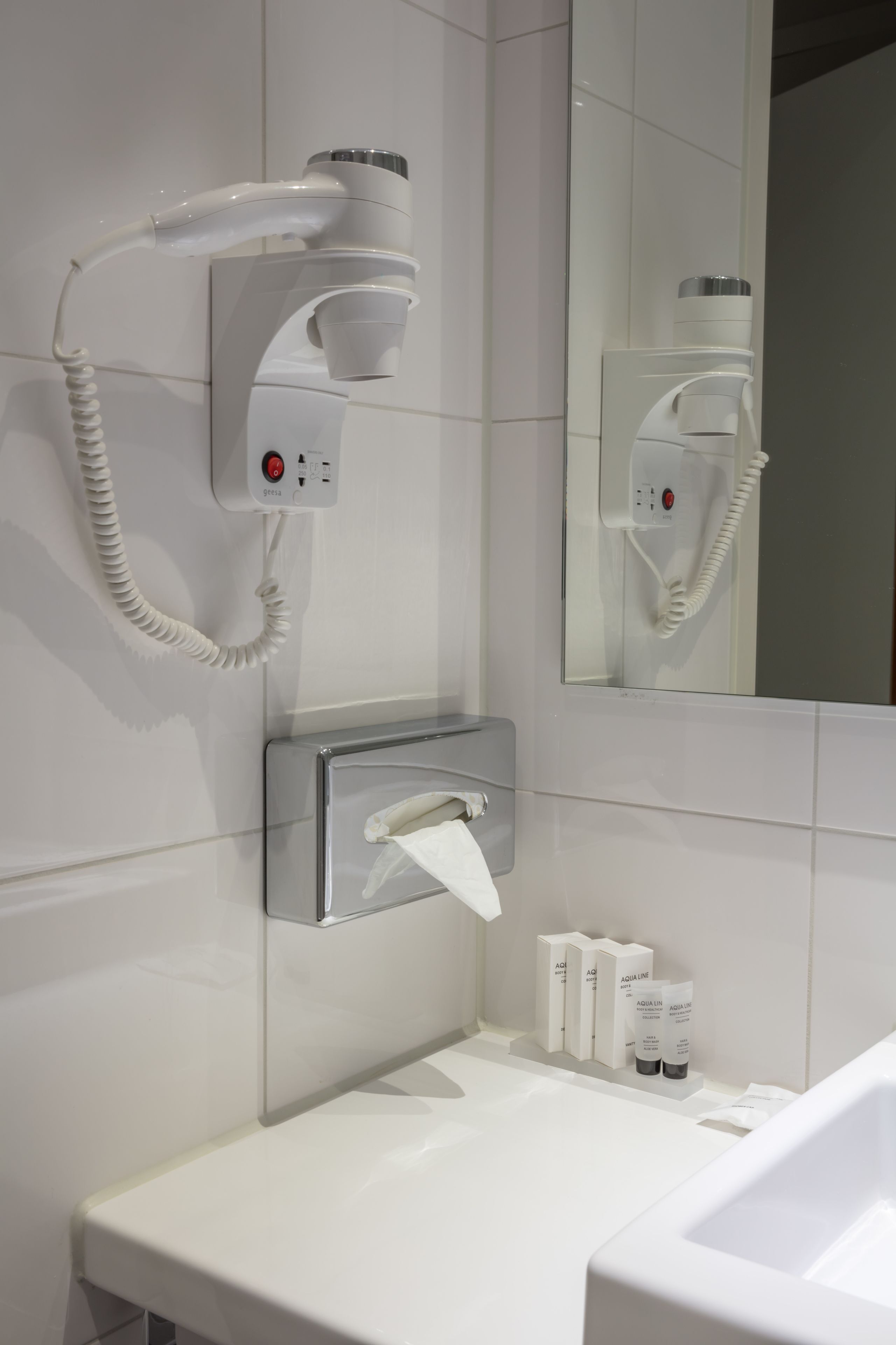 shower, rainfall showerhead, free toiletries, hair dryer