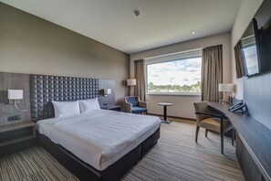 Desk, soundproofing, free WiFi, bed sheets - Mezzo Beringen (Beringen)