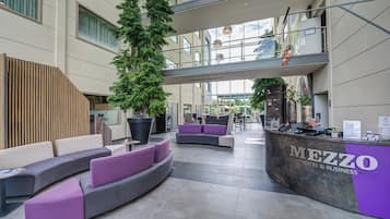Lobby-Lounge
