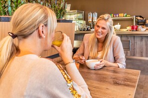 Daily buffet breakfast for a fee - Mezzo Beringen (Beringen)