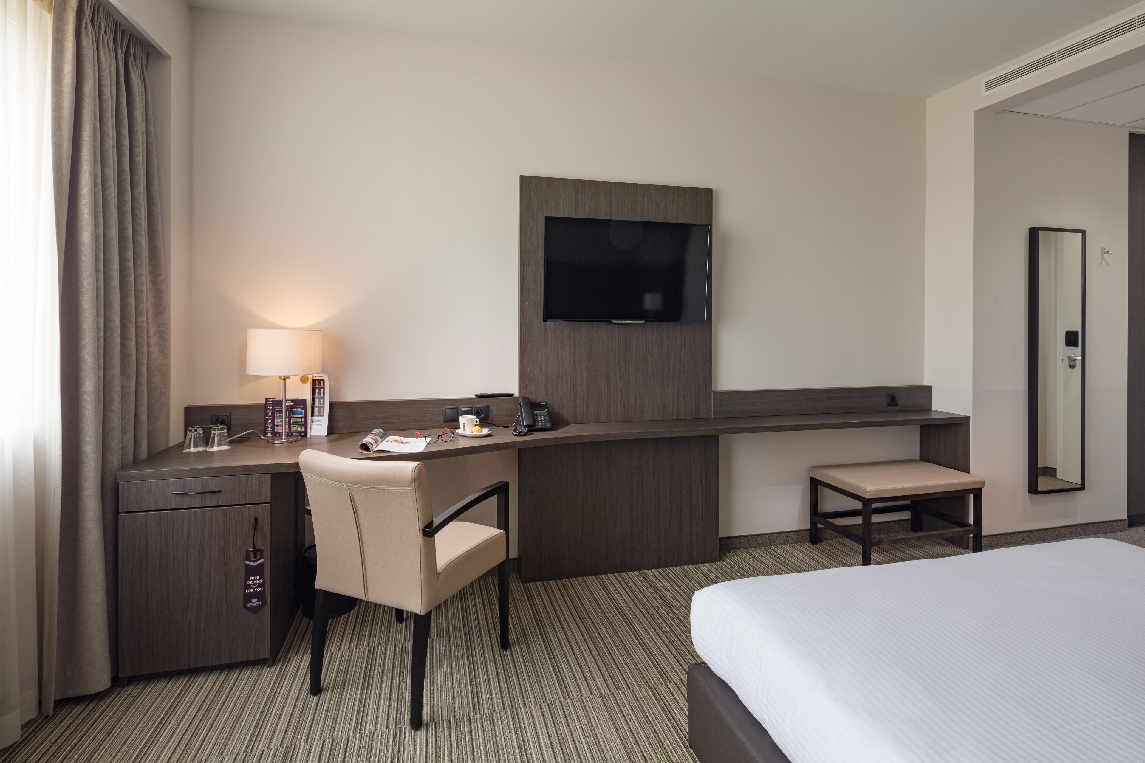 1 bedroom, desk, soundproofing, free wifi