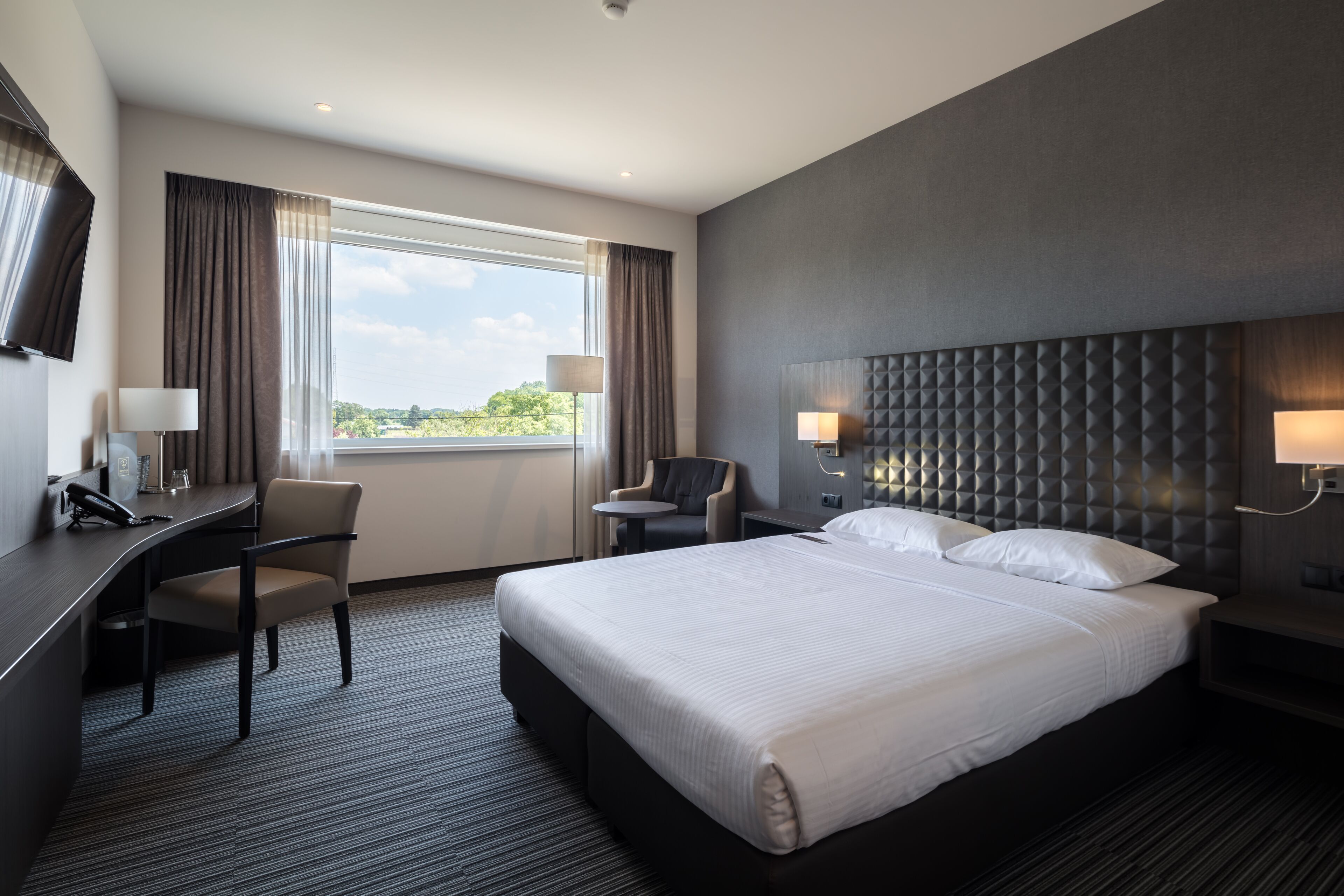 1 bedroom, desk, soundproofing, free wifi