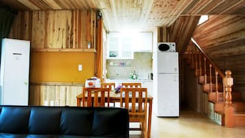 Duplex, Ocean View (30 PY) | Soundproofing, rollaway beds, free WiFi