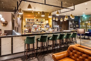 Bar (trong khuôn viên)
