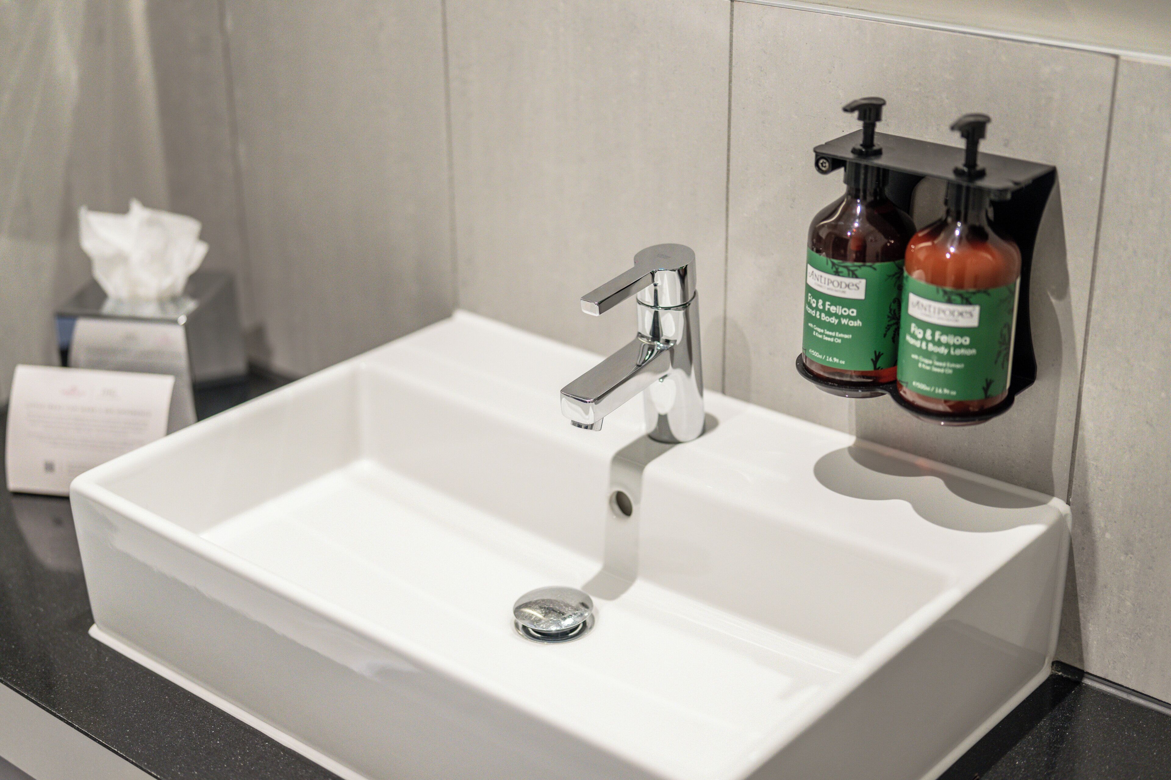 standard room | bathroom | free toiletries, hair dryer, towels