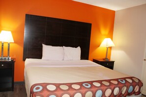 Basic Room, 1 Queen Bed | Desk, soundproofing, free WiFi, bed sheets
