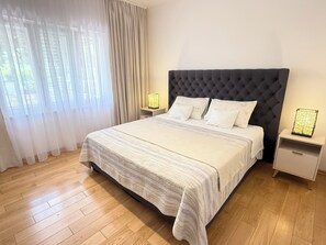 Apartamento superior, 2 quartos, terraço | Roupas de cama de algodão egípcio, roupas de cama premium