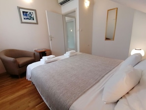 Departamento superior, 1 habitación, balcón | Sábanas de algodón egipcio y ropa de cama de alta calidad