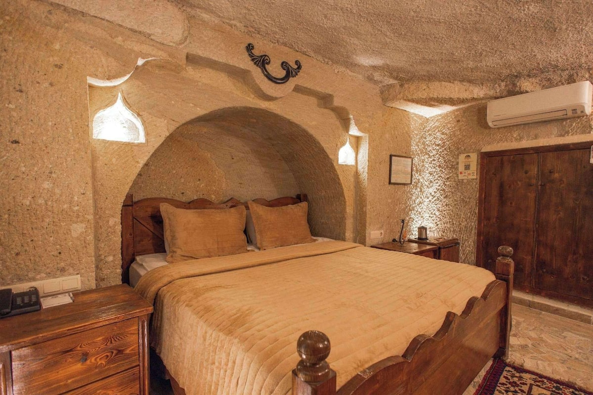 Economy-Zimmer (Cave)