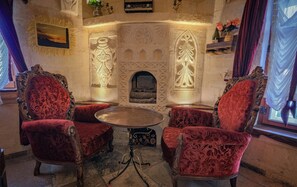 Junior Room | Living area | 82-inch LED TV with satellite channels, TV, heated floors - Maccan Cave Hotel (Nevsehir)