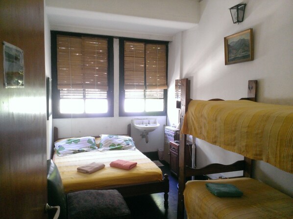Free cots/infant beds, free WiFi