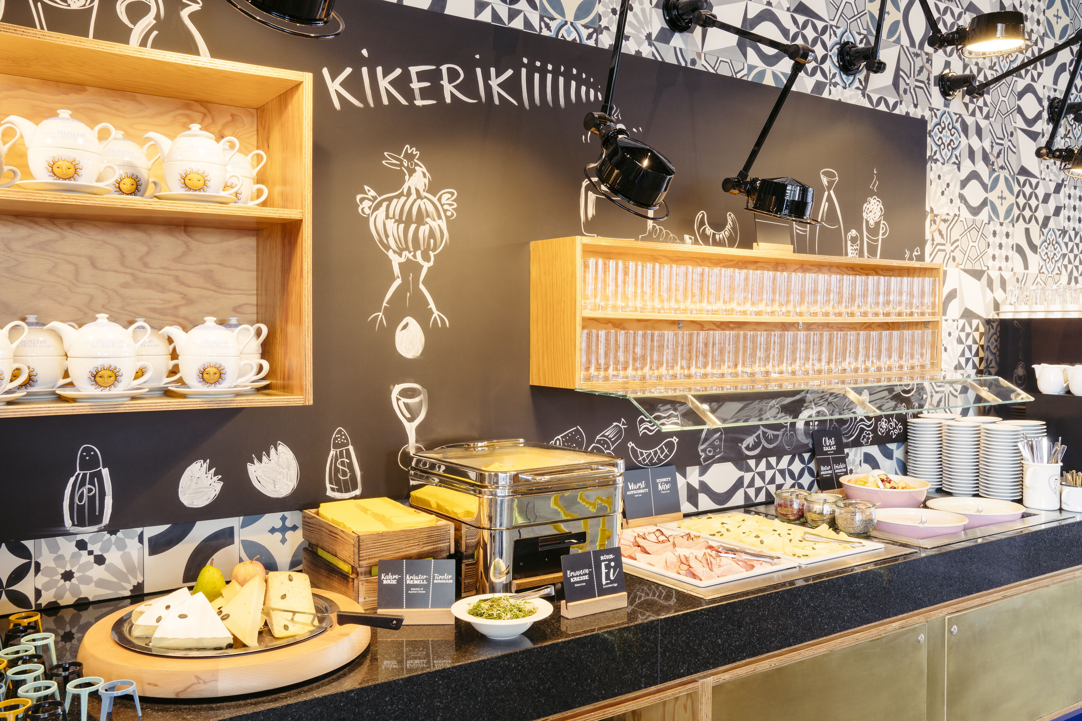 Desayuno buffet diario (EUR 23 por persona)