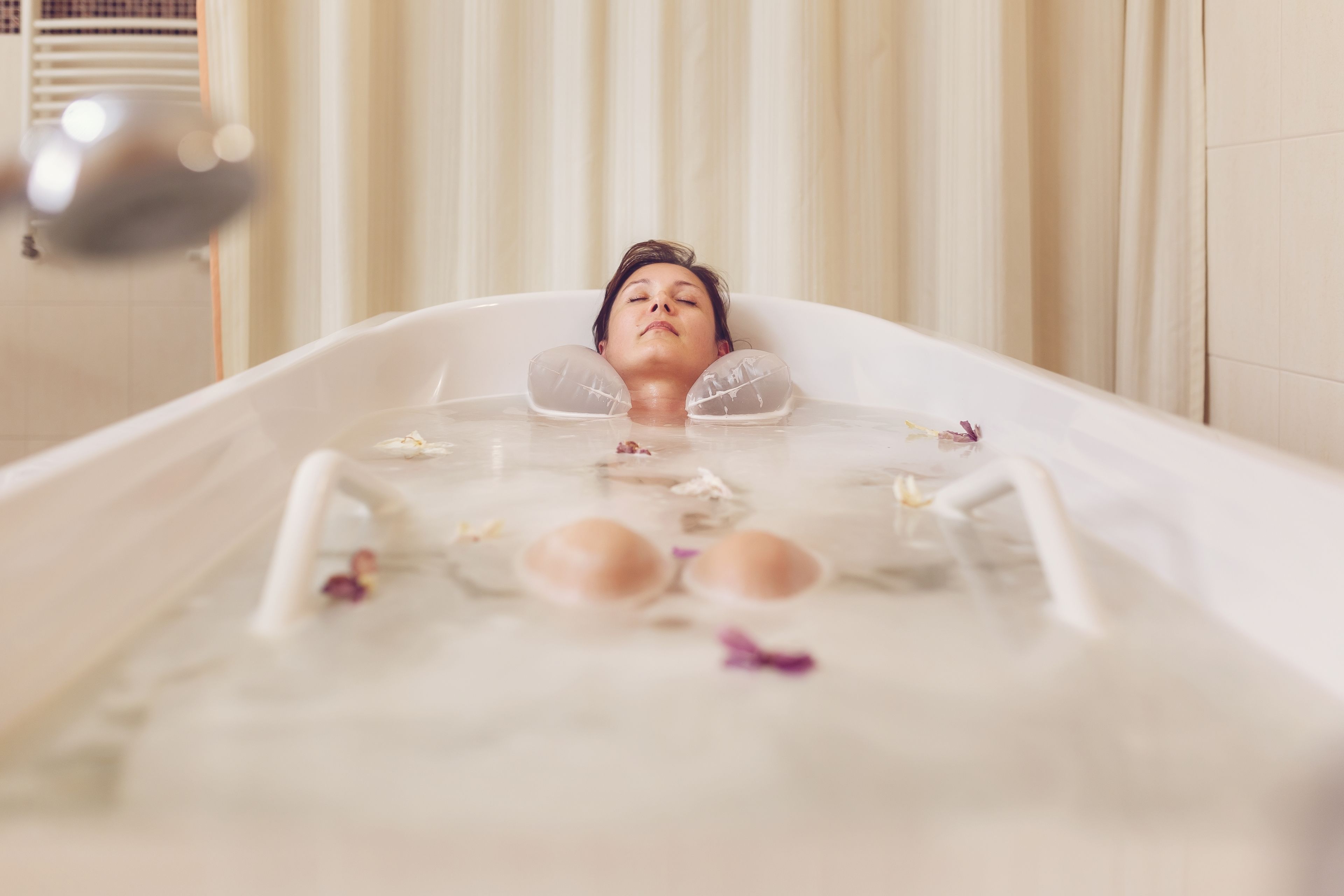 body treatments, hydrotherapy, hot stone massages, thai massages