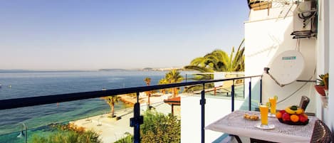 Panorama appartement, terras, uitzicht op zee | Balkon