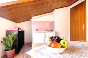 Standard Single Room, Terrace, Garden View | Living area | Flat-screen TV - Beachfront Villa Mediteran (Podstrana)