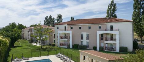 Alberca al aire libre por temporada