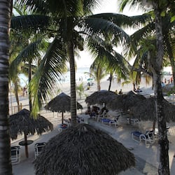 Deluxe Beachside Room | Beach/ocean view