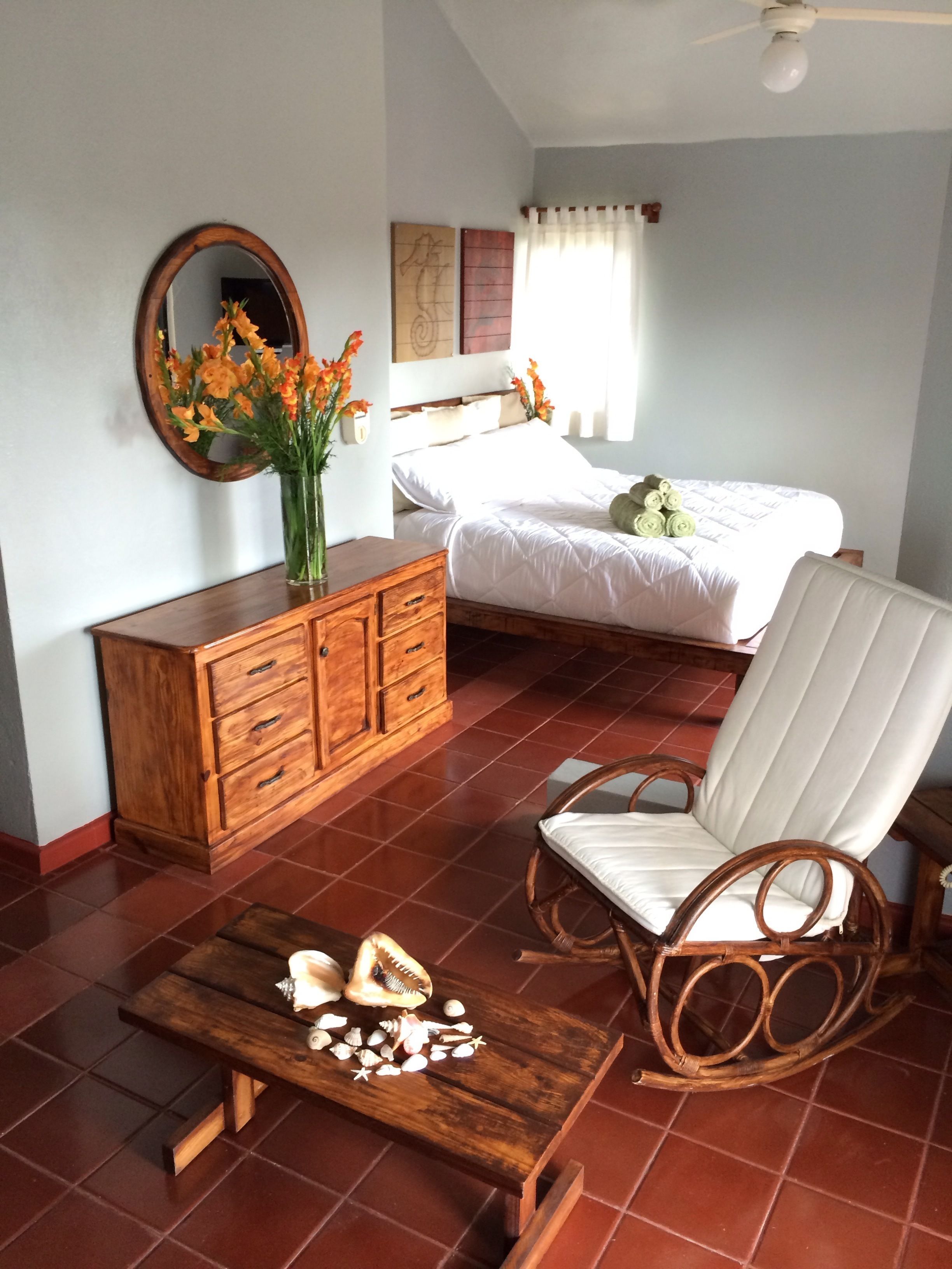 deluxe studio suite | in-room safe, desk, iron/ironing board, free wifi