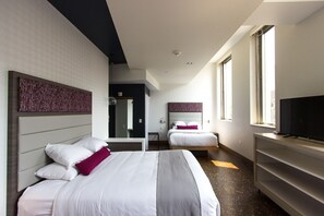 Deluxe Room, 2 Katil Ratu (Queen) | Dihias secara berasingan, dilengkapkan perabot secara berasingan, meja 