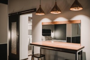 Habitación estándar, 2 camas de matrimonio, no fumadores | Decoración individual, mobiliario individual, escritorio