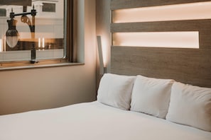 Chambre Standard, 1 très grand lit, non-fumeur (Soaking Tub) | Décor unique, ameublement unique, bureau