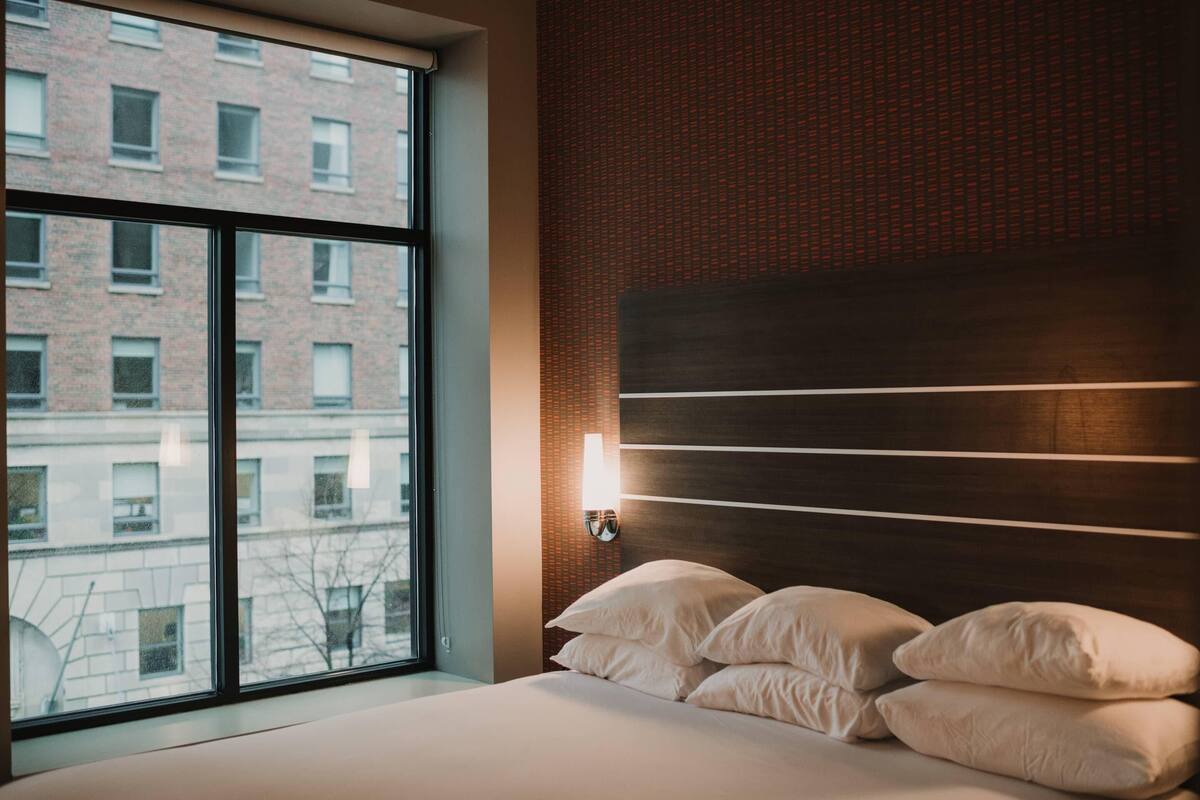 Standardzimmer, 1 King-Bett, Nichtraucher (Faces Street)