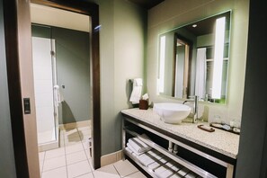 Standard Room, 2 Katil Kelamin (Double) | Bilik Mandi | Pancuran mandi, kelengkapan dandanan diri berjenama, pengering rambut 