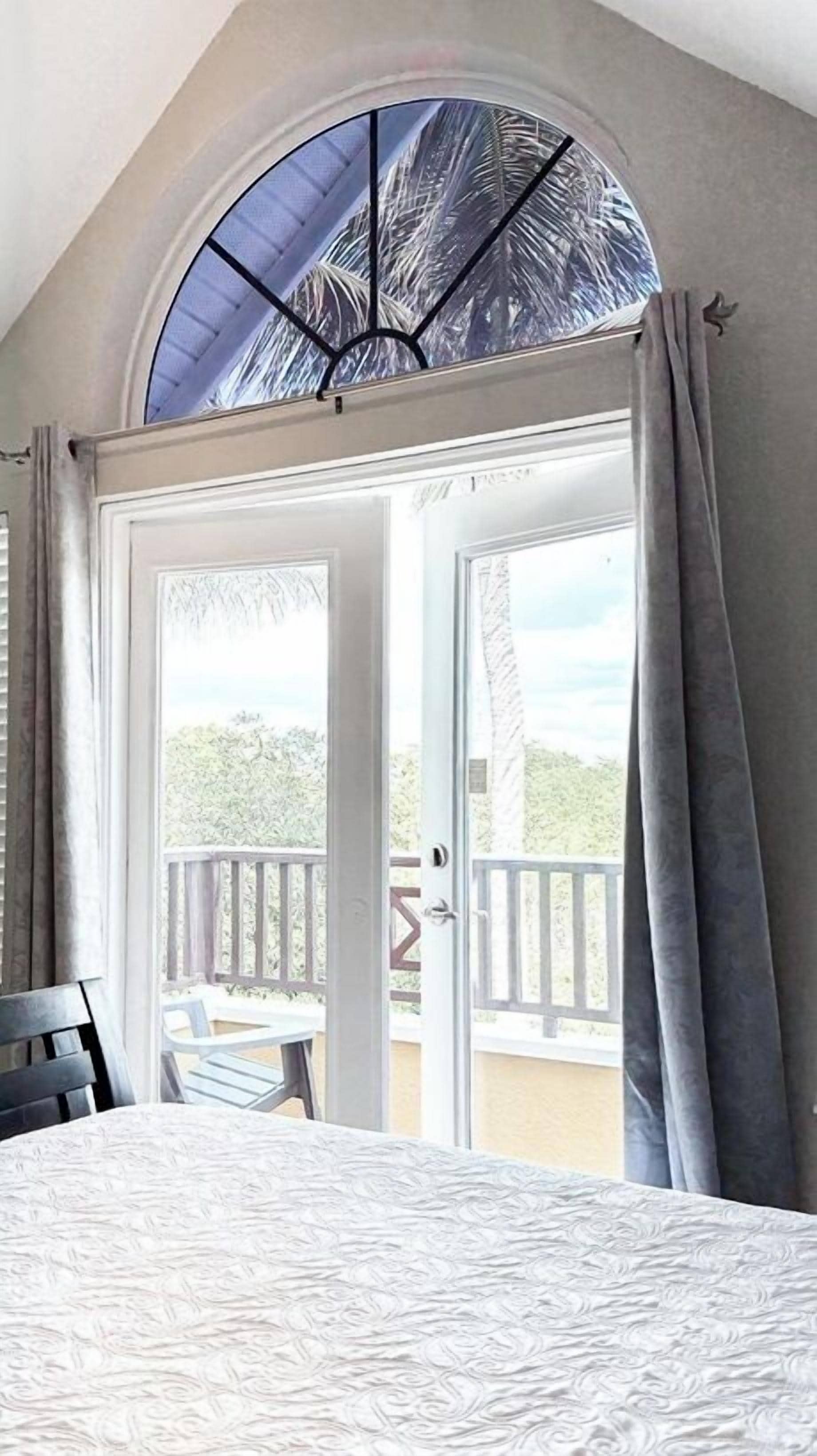 Classic Room, 1 King Bed, Balcony (Travellers)