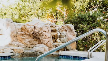 Deluxe Room, Pool View (Royal Palm) | In-room safe, rollaway beds, free WiFi, bed sheets