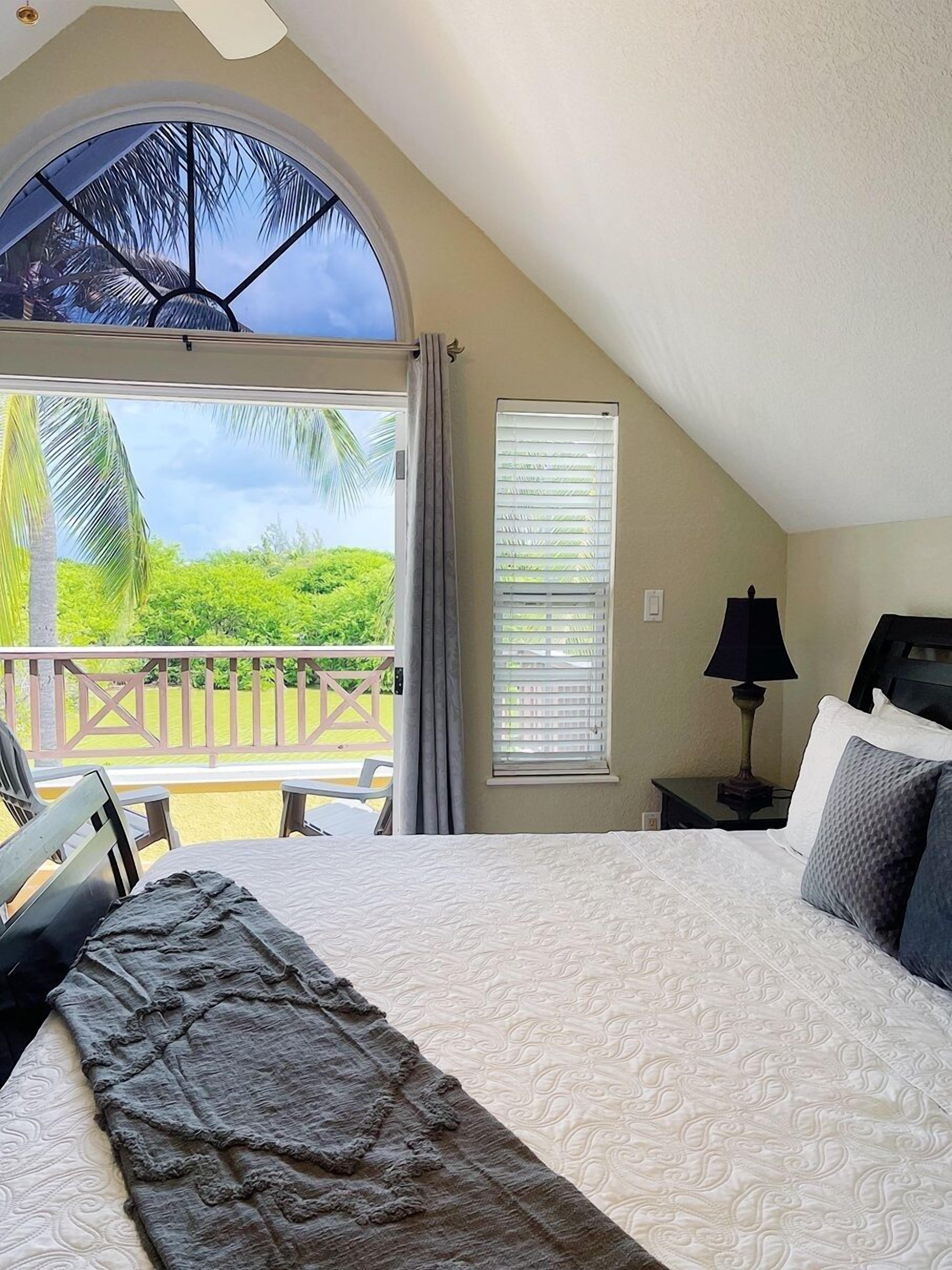 Klassieke kamer, 1 kingsize bed, balkon (Travellers) | Een kluis op de kamer, extra bedden (toeslag), gratis wifi, beddengoed