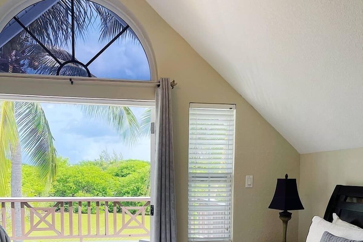 Classic Room, 1 King Bed, Balcony (Travellers) | 1 bedroom, in-room safe, rollaway beds, free WiFi