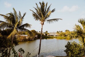 Lake view - Shangri-La Boutique Bed & Breakfast (West Bay)