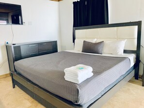 MwPi 104 Independent Pool Out Suite with 2 Queen Size Bed First Floor
