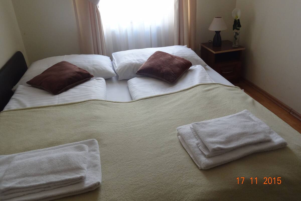 Appartement, 2 chambres (6 People ) | Bureau, fer et planche à repasser, lit de bébé (gratuit)