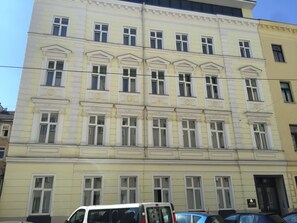 Front of property - ANYNA Apartments (Vienna)