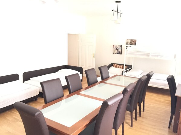 Apartment mit 3 Schlafzimmern (18 Personen)