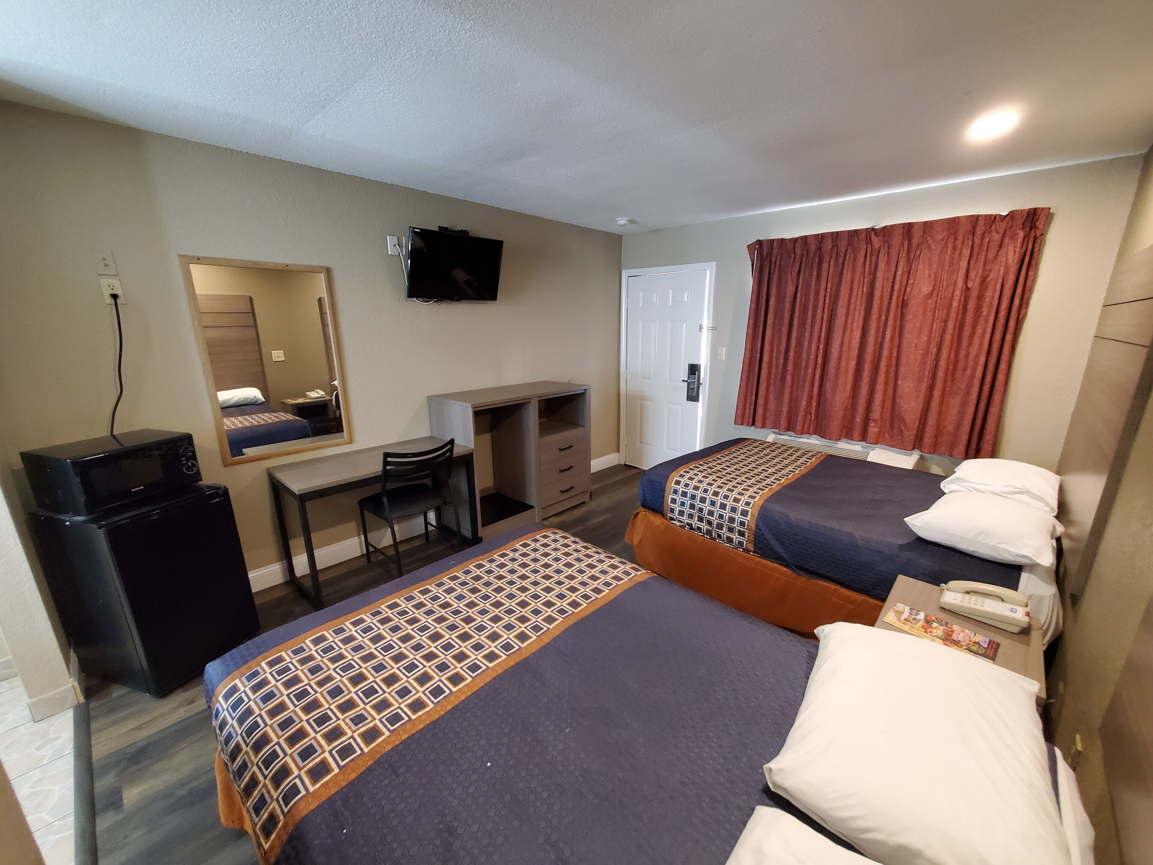 Desk, laptop workspace, iron/ironing board, free WiFi