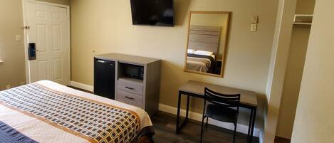 Desk, laptop workspace, iron/ironing board, free WiFi