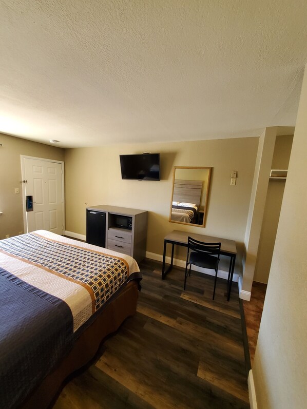 書桌、手提電腦工作空間、熨斗/熨衫板、免費 Wi-Fi