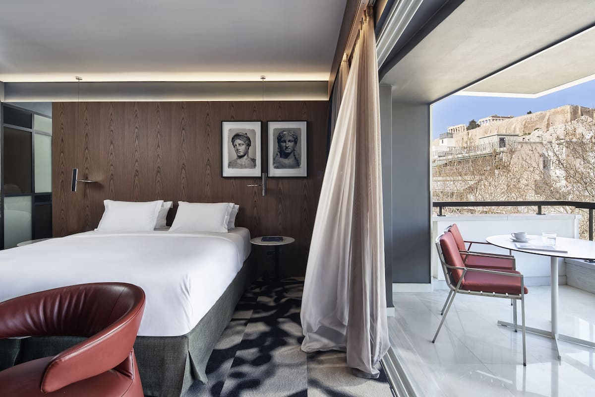 Premium bedding, minibar, in-room safe, desk