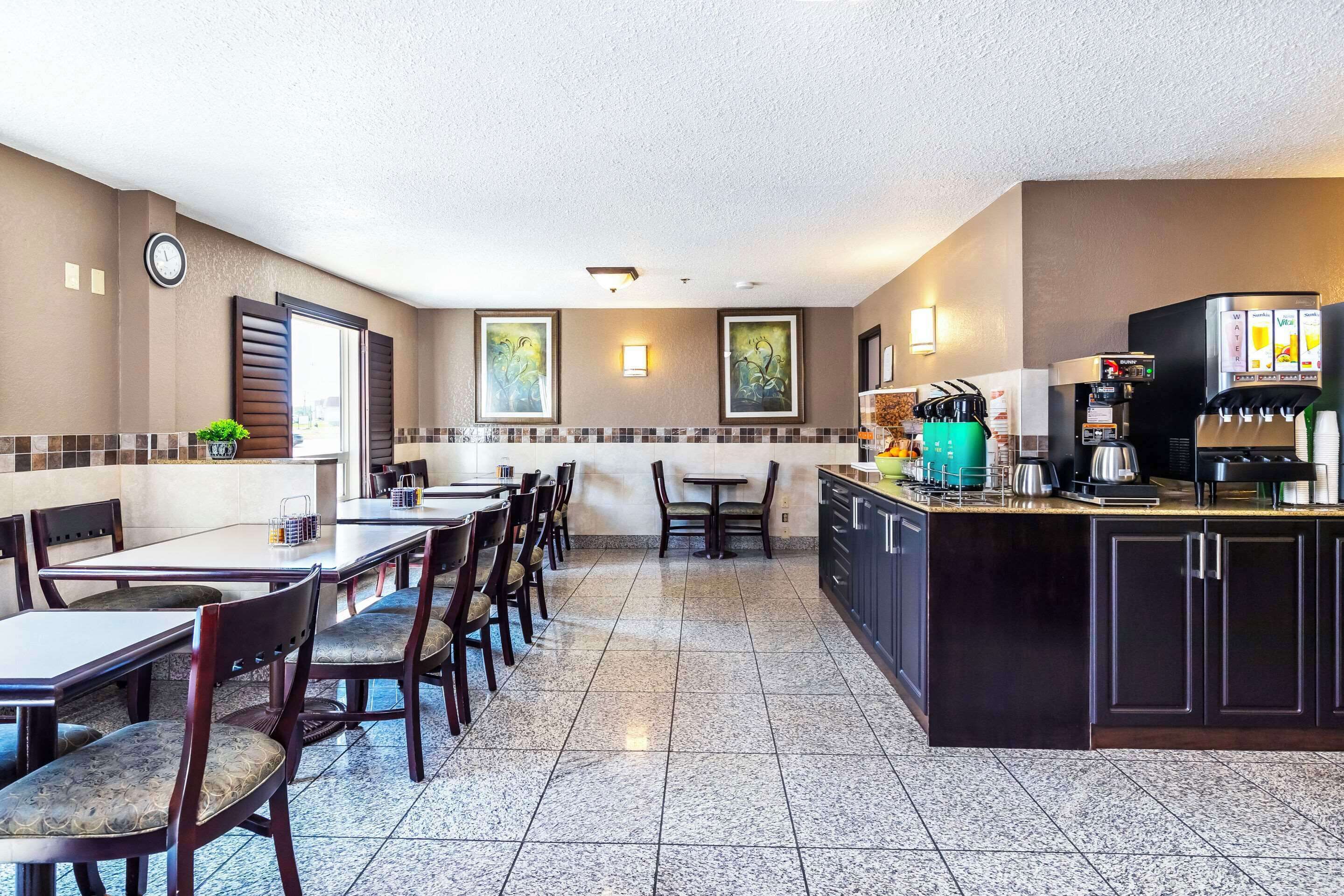 free daily full breakfast