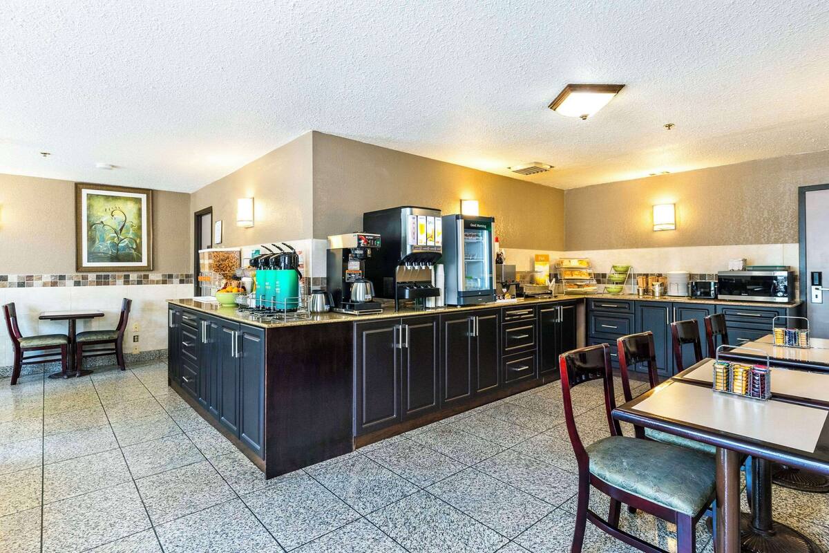 free daily full breakfast