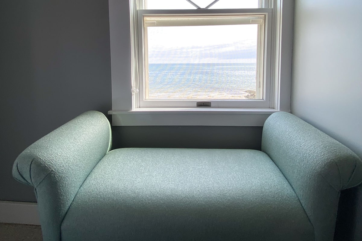 Panoramic Single Room, 1 Queen Bed, Private Bathroom, Ocean View (Room 307)