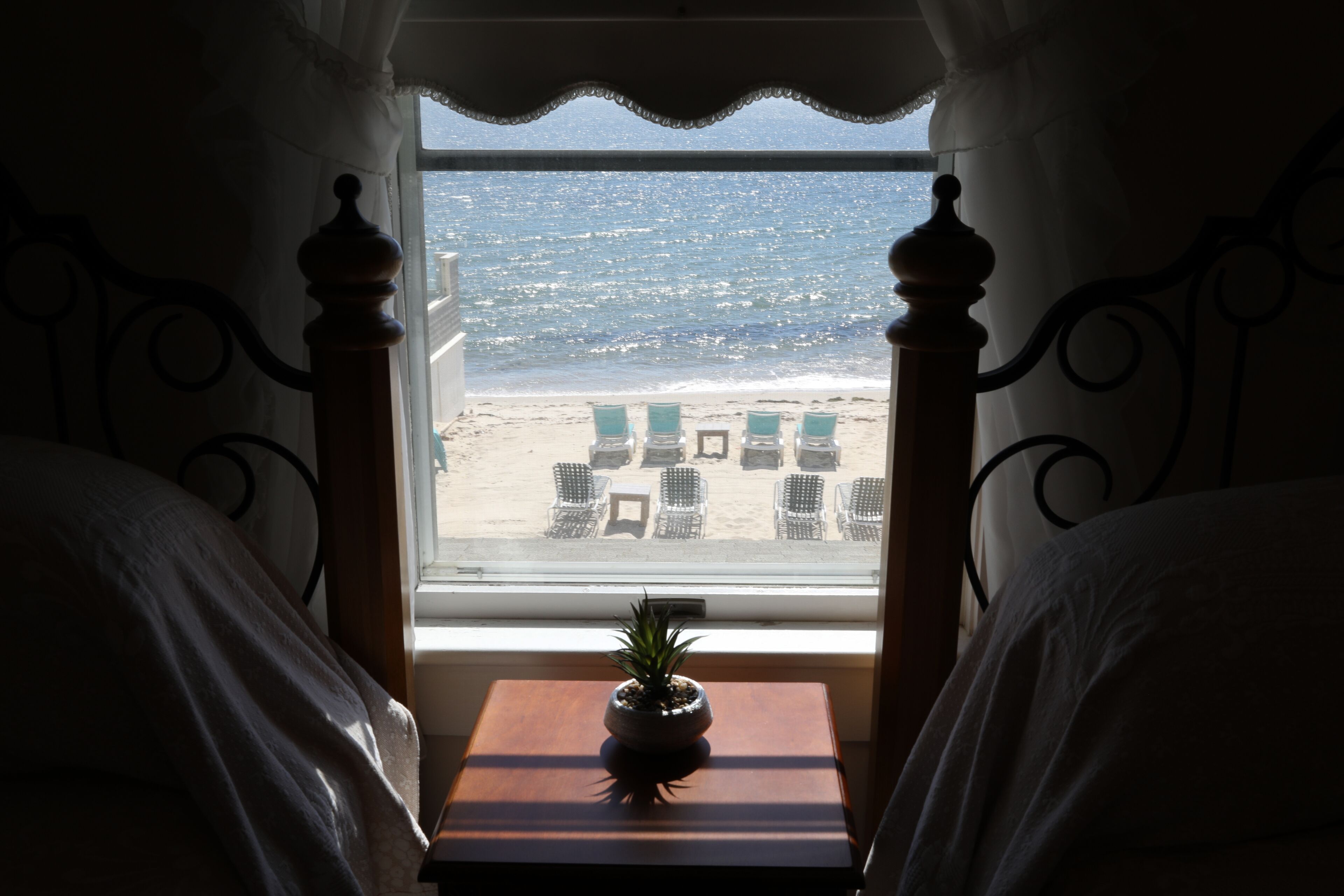 Habitación cuádruple panorámica, baño privado, vista al océano (Room 202) | Vista a la playa o el mar