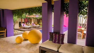 Outdoor pool, pool loungers